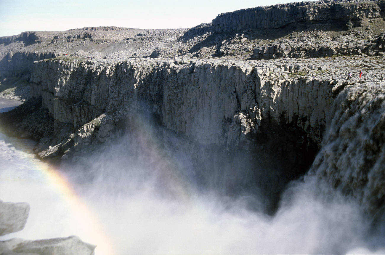 isl_284 dettifoss.jpg - Islande Nord, août 2003 : Dettifoss vue de la plus grande chute d'europe depuis la rive gauche du cañon de la Jokulsa a Fjollum Kodak Ektachrome 100 G